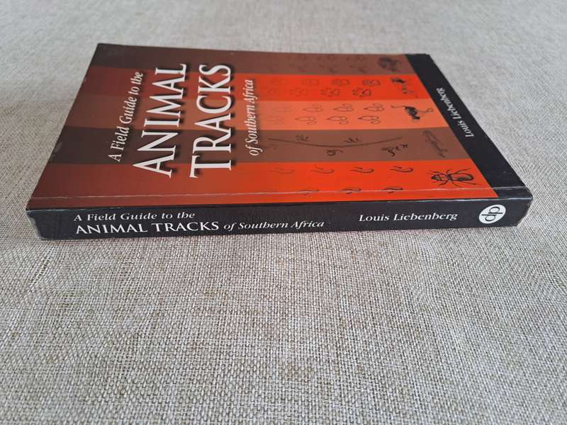 A Field Guide to the Animal Tracks of Southern Africa - Louis Liebenberg