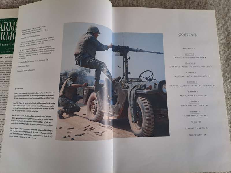 Twentieth-Century Arms & Armour - Stephen Bull