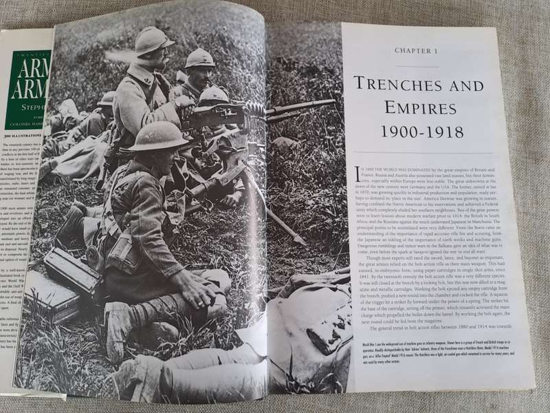 Twentieth-Century Arms & Armour - Stephen Bull