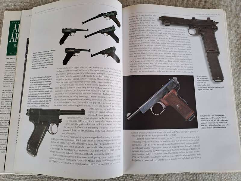 Twentieth-Century Arms & Armour - Stephen Bull