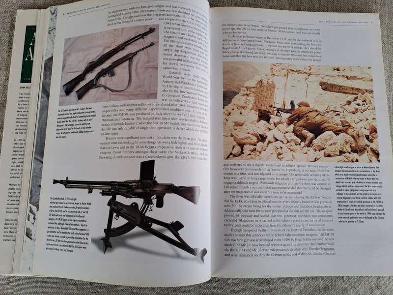 Twentieth-Century Arms & Armour - Stephen Bull