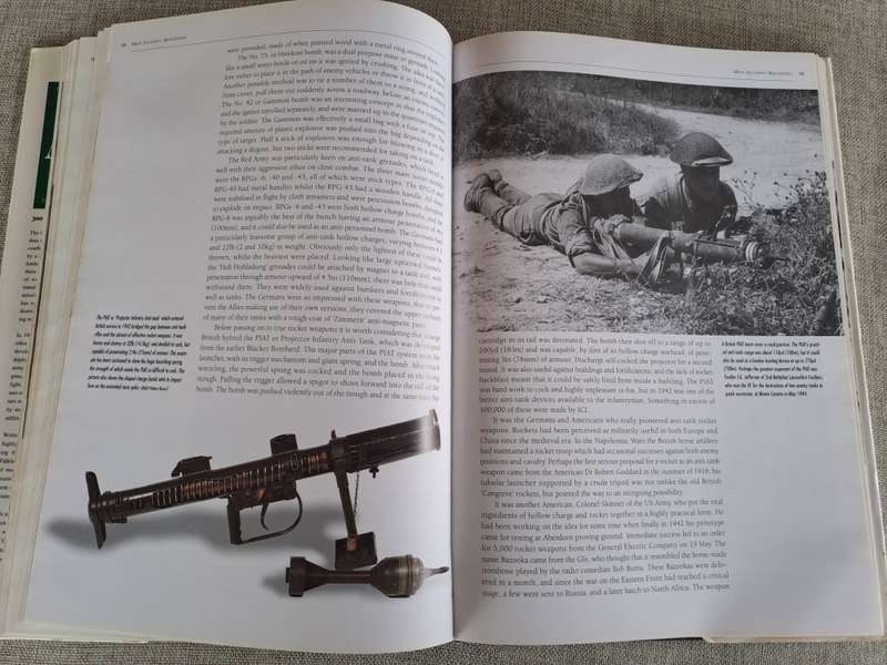 Twentieth-Century Arms & Armour - Stephen Bull