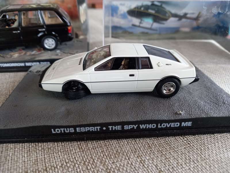 James Bond 007 cars x 4