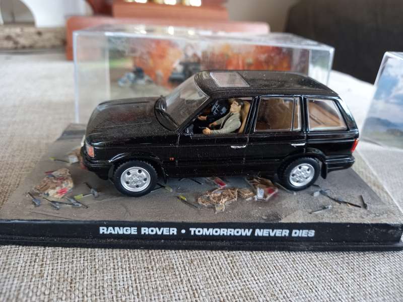 James Bond 007 cars x 4