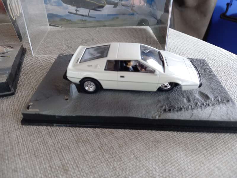 James Bond 007 cars x 4