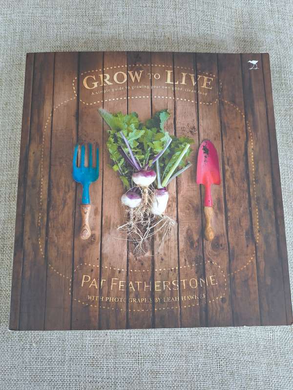 Grow to Live: A simple guide to growing your own good, clean food - Pat Featherstone