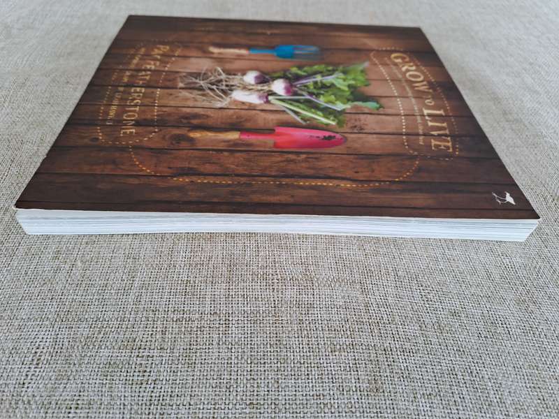 Grow to Live: A simple guide to growing your own good, clean food - Pat Featherstone