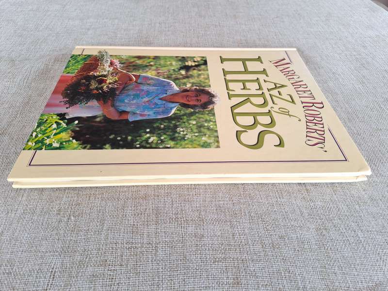 A-Z of Herbs - Margaret Roberts