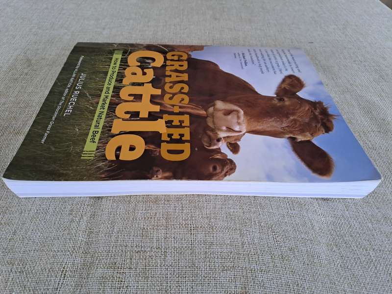 Grass-Fed Cattle: How to produce and market natural beef - Julius Ruechel