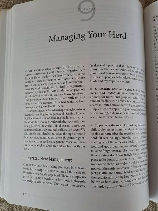 Grass-Fed Cattle: How to produce and market natural beef - Julius Ruechel