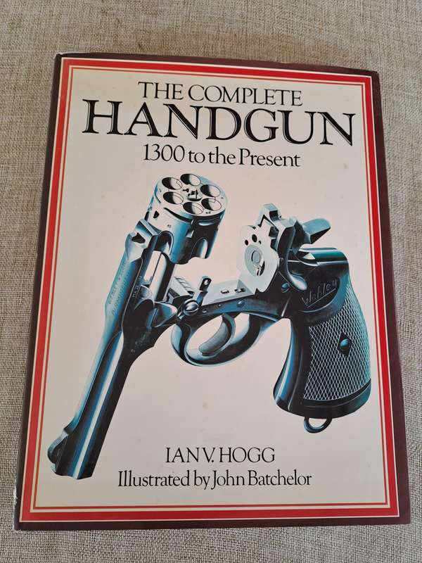 The Complete Handgun 1300 to the Present - Ian V. Hogg & John Batchelor