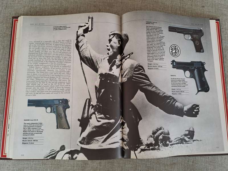The Complete Handgun 1300 to the Present - Ian V. Hogg & John Batchelor