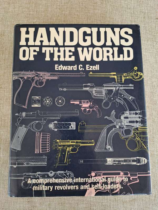 Handguns of the World: Military Revolvers and self-loaders from 1870 to 1945 Edward C. Ezell