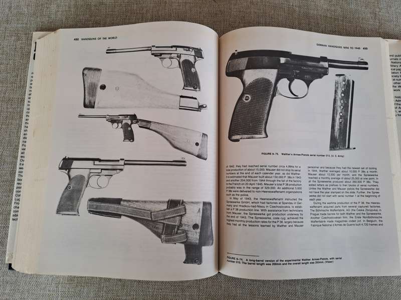 Handguns of the World: Military Revolvers and self-loaders from 1870 to 1945 Edward C. Ezell