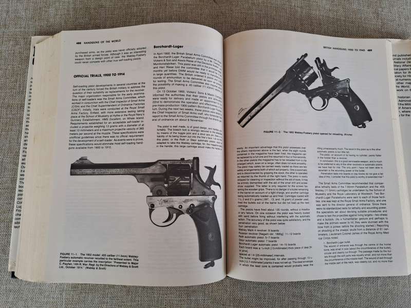 Handguns of the World: Military Revolvers and self-loaders from 1870 to 1945 Edward C. Ezell