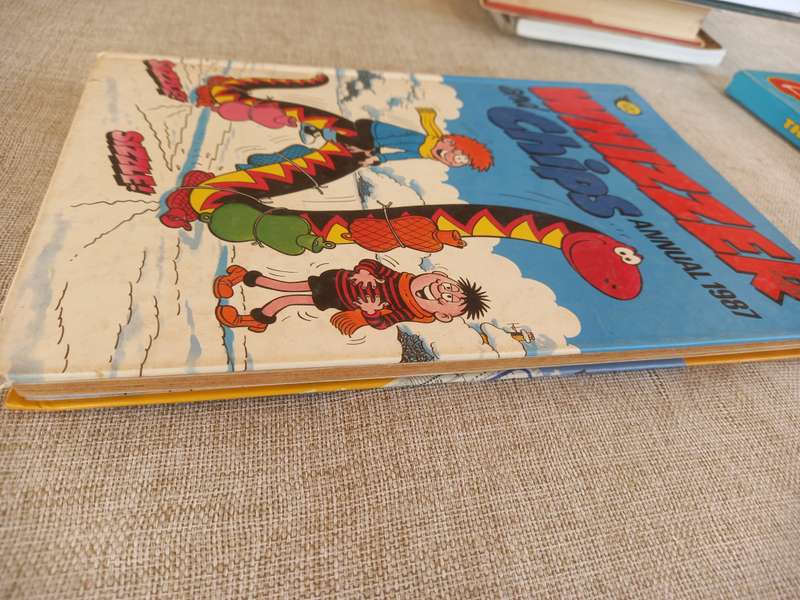 Whizzer and Chips Annual - 1987