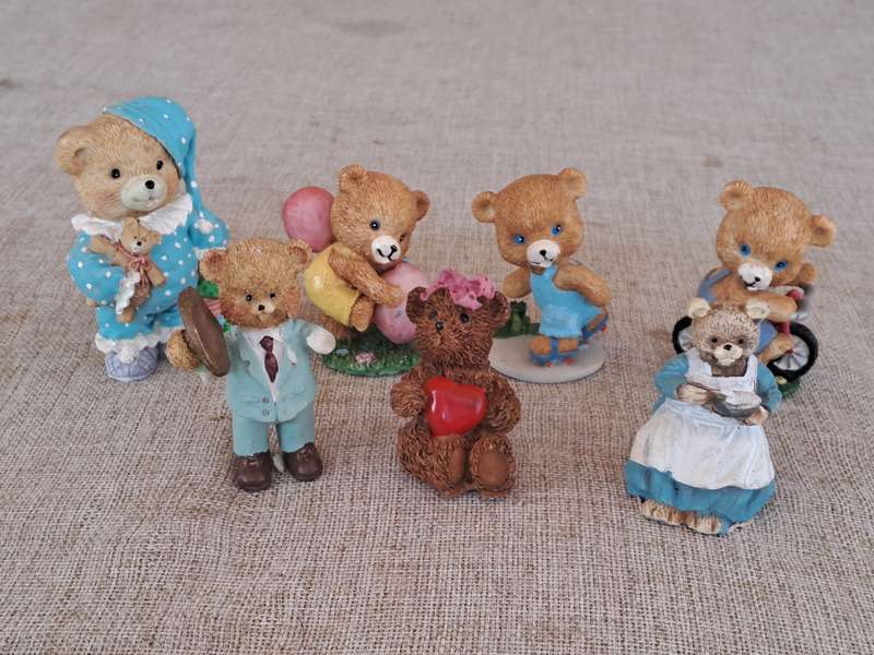 Teddy Bear Miniatures  Collection of 7 bears