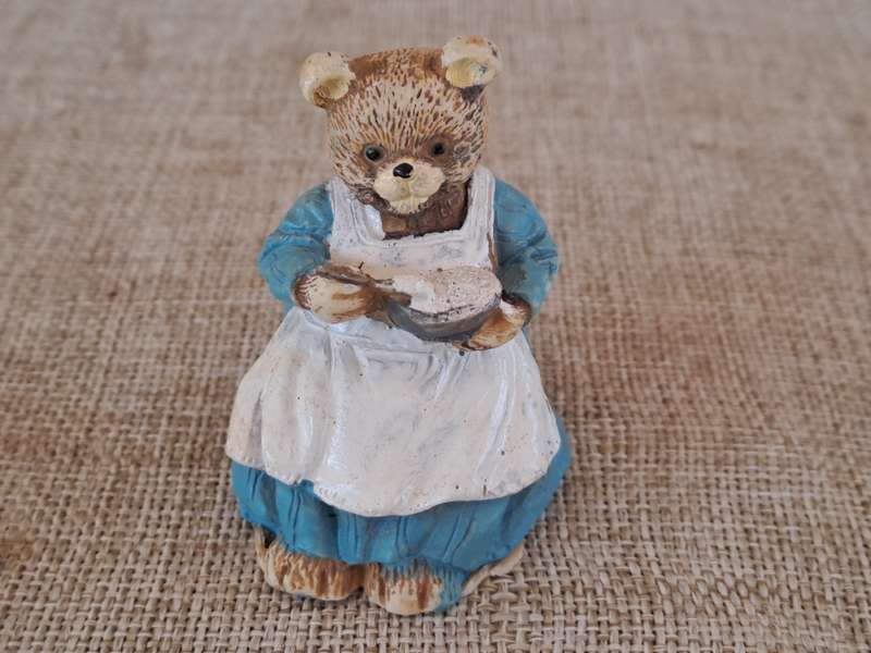 Teddy Bear Miniatures  Collection of 7 bears