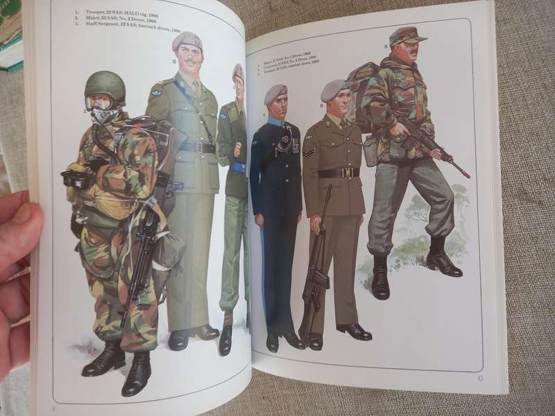Special Air Service - Book , and badges - 4 items