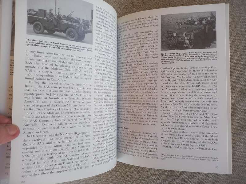 Special Air Service - Book , and badges - 4 items