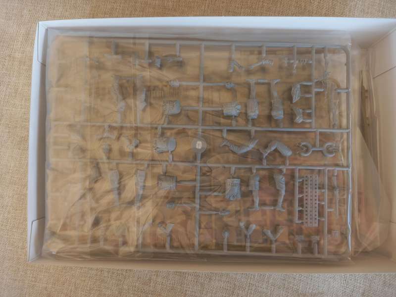 British LRDG Command Car - North Africa (W/7 Figures) 1/35 scale