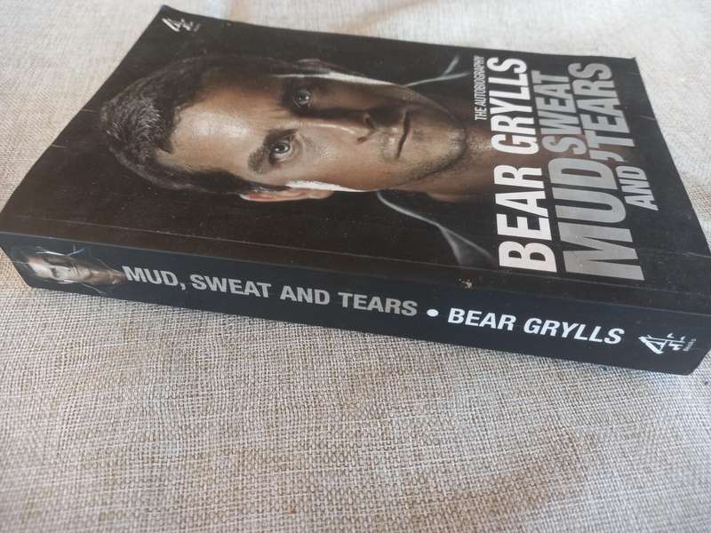 Mud, Sweat and Tears Paperback - the autobiography - Bear Grylls