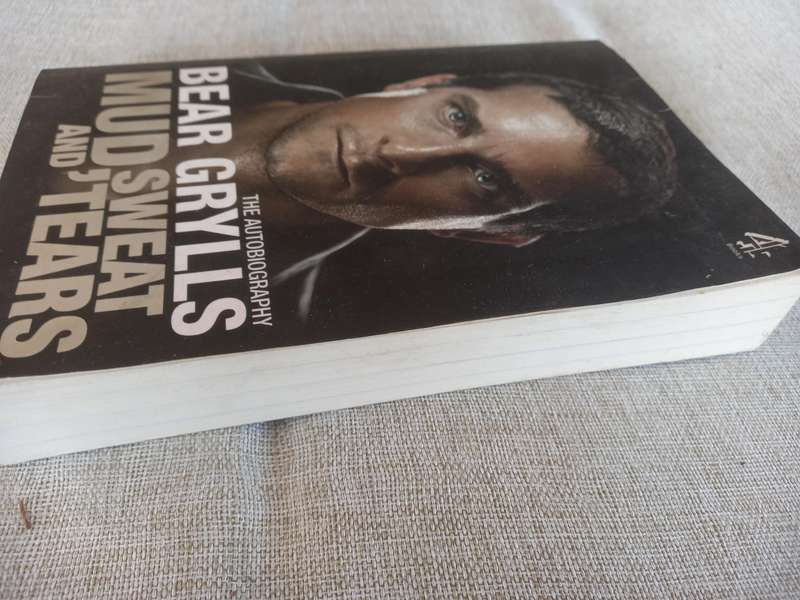 Mud, Sweat and Tears Paperback - the autobiography - Bear Grylls