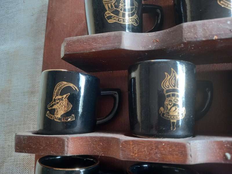Rhodesian military Unit collection - wood shield with 19x unit "miniature mugs ?"