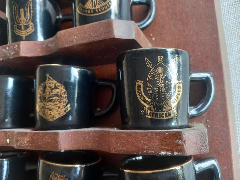 Rhodesian military Unit collection - wood shield with 19x unit "miniature mugs ?"