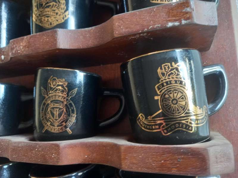 Rhodesian military Unit collection - wood shield with 19x unit "miniature mugs ?"