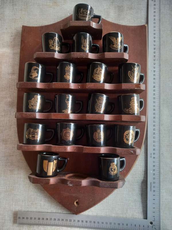Rhodesian military Unit collection - wood shield with 19x unit "miniature mugs ?"