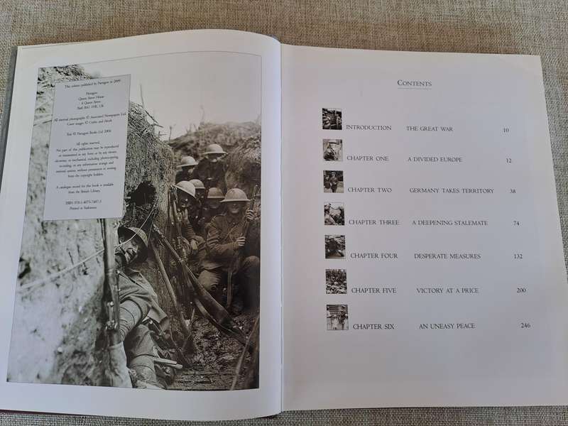 The History of World War I in Photographs - R. Hamilton