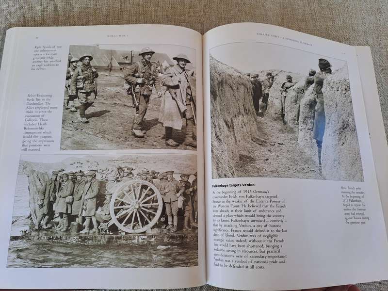 The History of World War I in Photographs - R. Hamilton