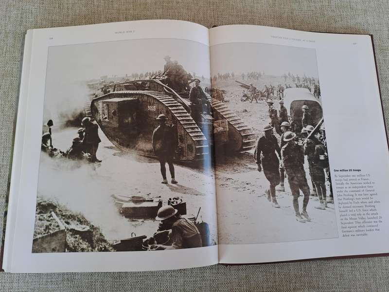 The History of World War I in Photographs - R. Hamilton