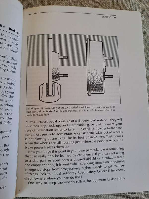 Advanced Motoring: Institute of Advanced Motorists Manual
