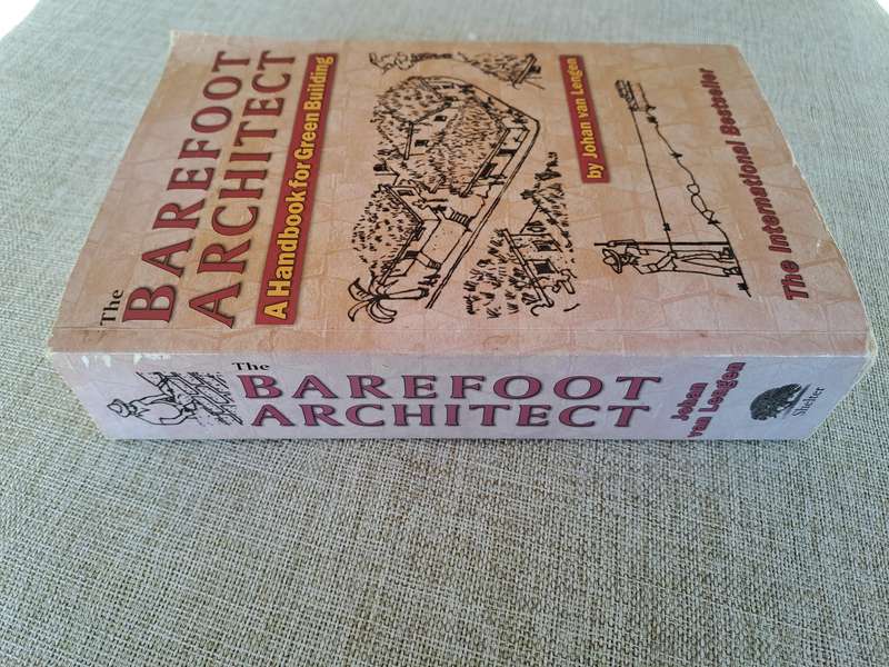 The Barefoot Architect: A Handbook for Green Building - Johan van Lengen