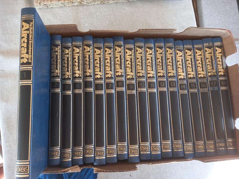 The illustrated encyclopedia of aircraft - 216 volumes - 18 binders