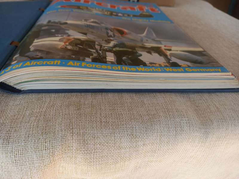 The illustrated encyclopedia of aircraft - 216 volumes - 18 binders