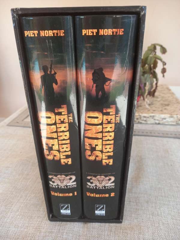 The Terrible Ones: Two Volumes - A Complete History Of 32 Battalion /boxset - Piet Nortje