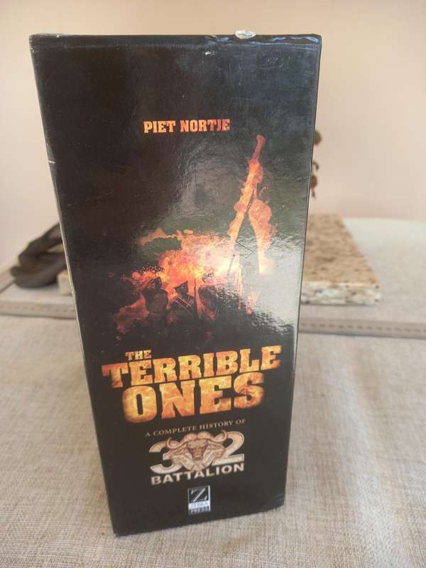 The Terrible Ones: Two Volumes - A Complete History Of 32 Battalion /boxset - Piet Nortje