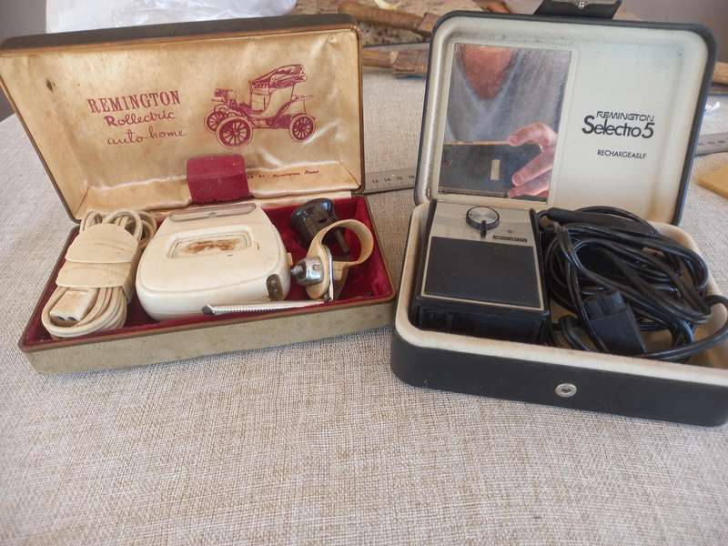 2 x Vintage Electric Mens Razors - Remington