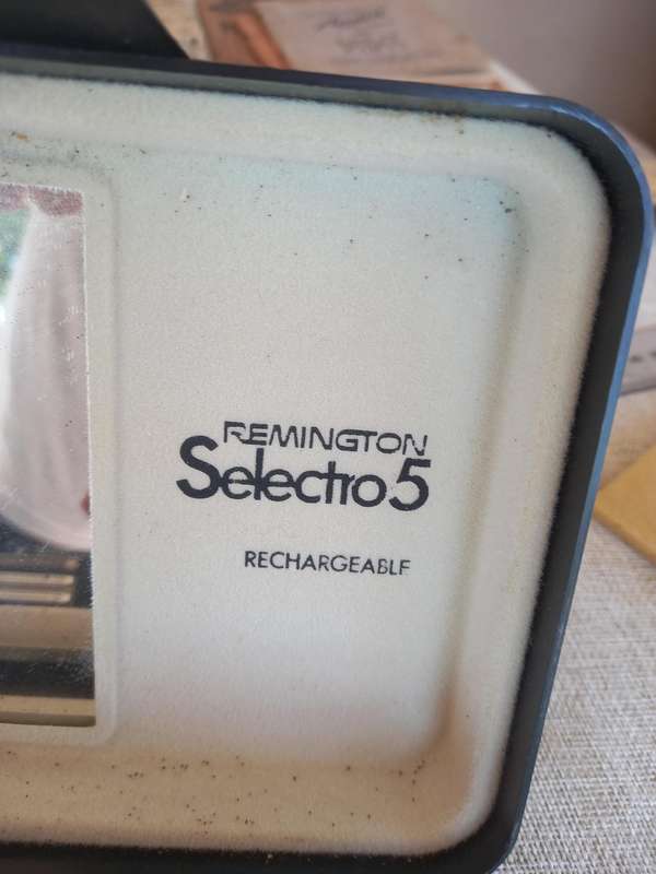 2 x Vintage Electric Mens Razors - Remington