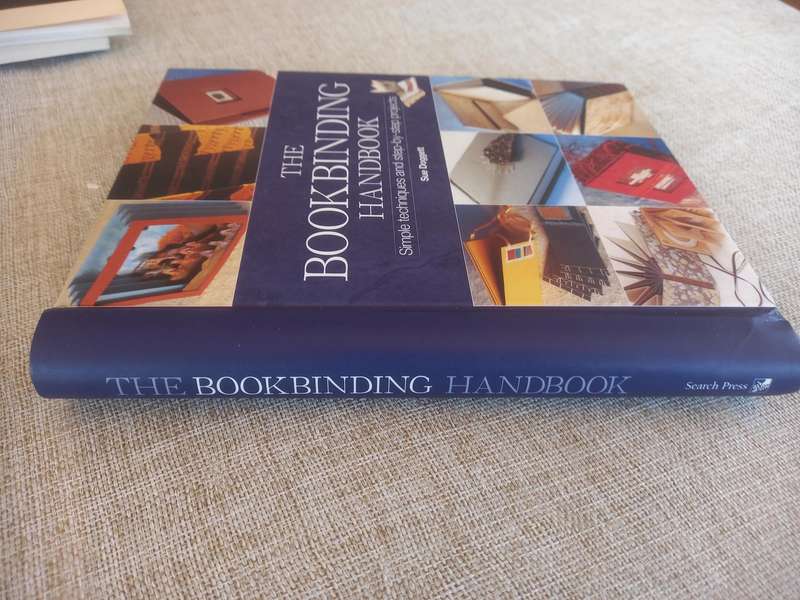 The Book Binding Handbook - simple techniques and step-by-step projects - Sue Doggett