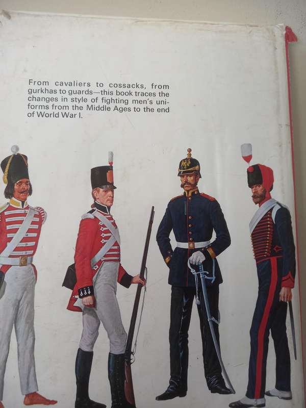 Fighting Men and their Uniforms by Kenneth Allen / A Hamlyn Pointer Book