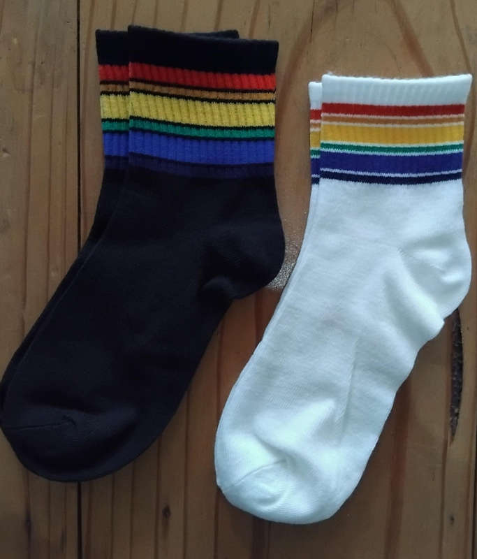 Rainbow edged unisex socks