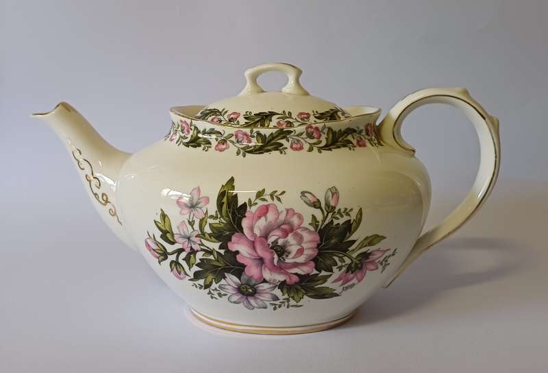 Royal Albert Cotswold teapot