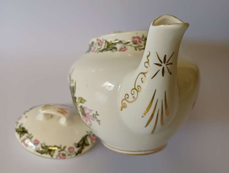 Royal Albert Cotswold teapot