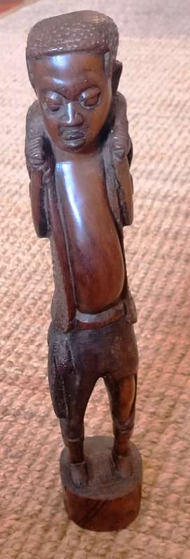 African carving of a male hunter. (Superior quality) Vintage