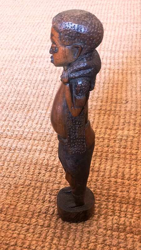African carving of a male hunter. (Superior quality) Vintage