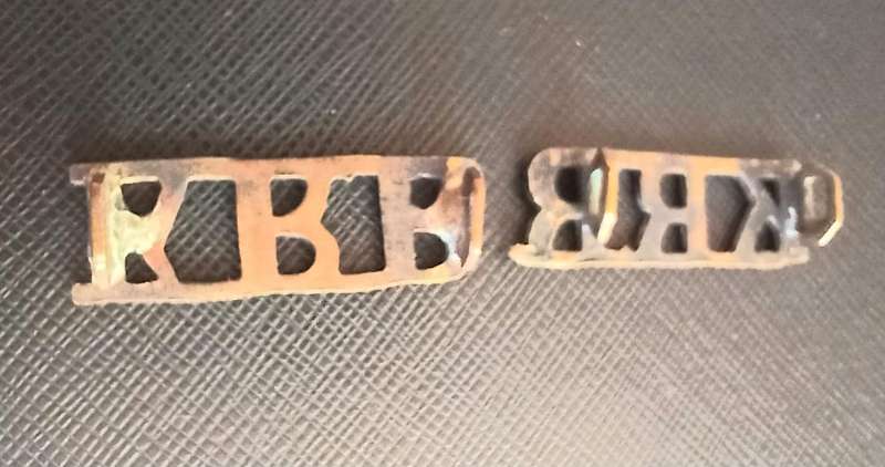 British Kings Royal Rifles -1st world War -Pair of brass shoulder titles